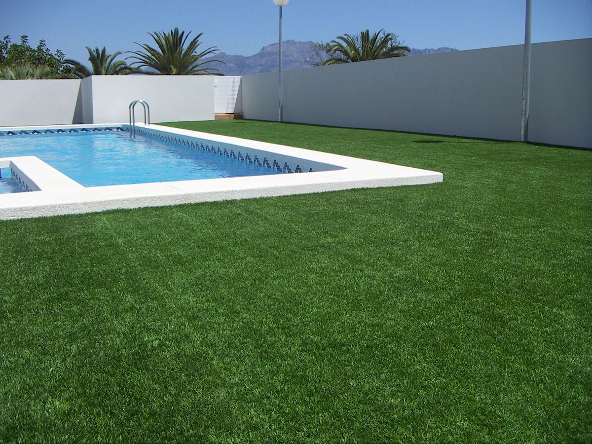 Slip-Resistant Artificial Grass for Poolside Area