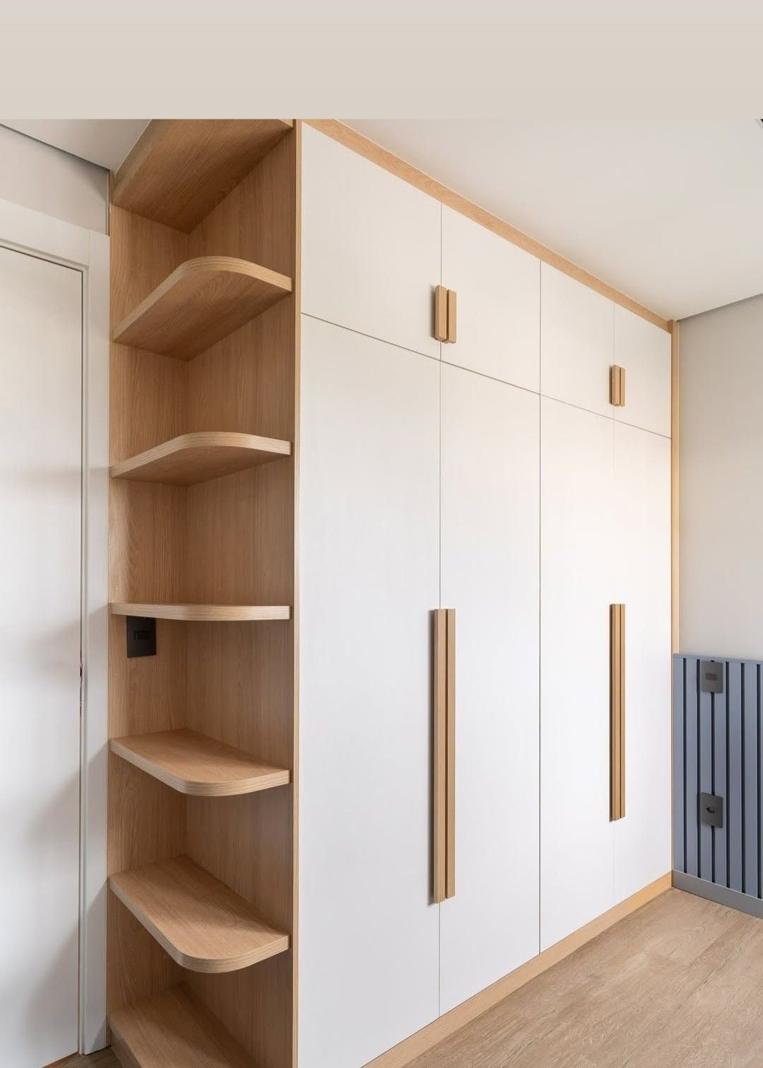 Mirrored Wardrobe with LED Lighting